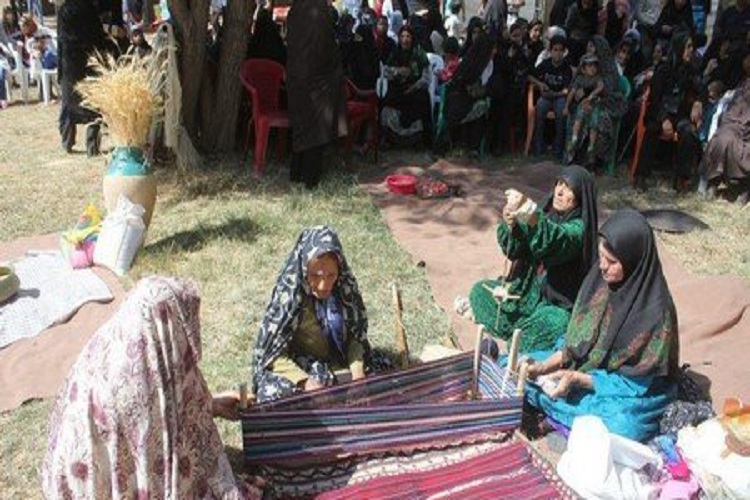 جشنواره روستایی و انگور در خمین برگزار شد