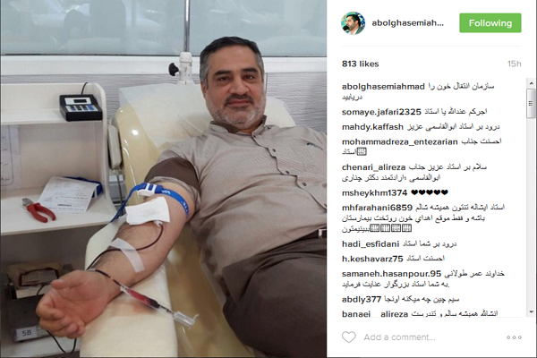 احمد ابوالقاسمی در حال اهدای خون احمد ابوالقاسمی در حال اهدای خون