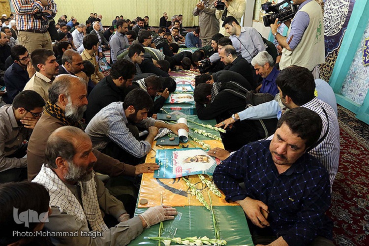 پیروان خط شهدا در مشهد، میزبان شهدای مدافع حرم شدند/ سرباز حضرت زینب(س) خوشا به غیرتت،خوشا به این جنم...