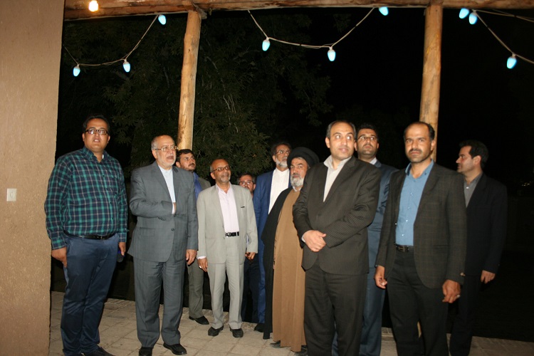 وزیر صنعت از بیت امام راحل در خمین بازدید کرد