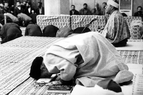تلاوت آیه سجدهدار محمد شحات انور در حضور رهبر معظم انقلاب تلاوت آیه سجدهدار محمد شحات انور در حضور رهبر معظم انقلاب