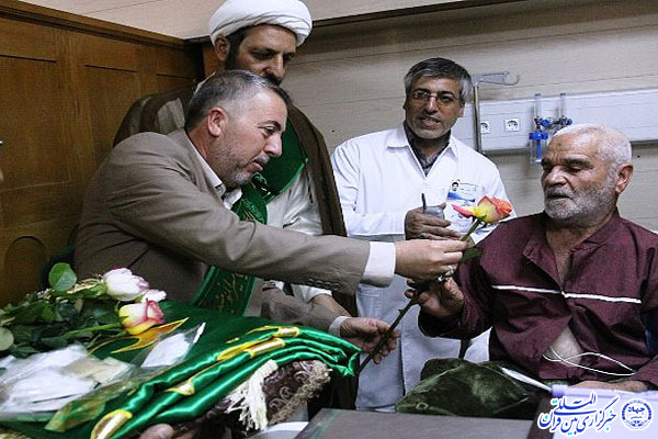 عیادت خدام امام علی(ع) از بیماران بیمارستان گودرز یزد+عکس