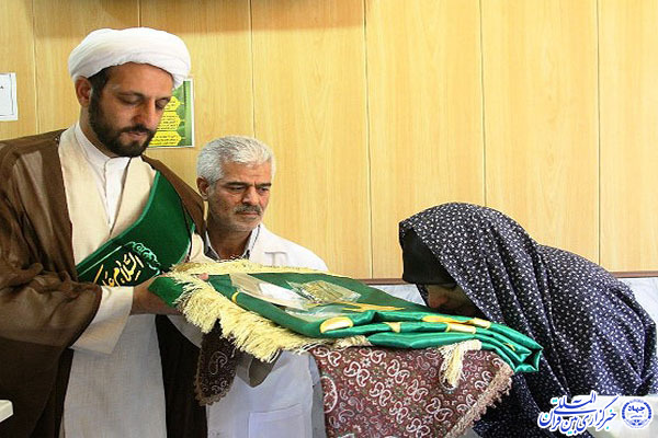 عیادت خدام امام علی(ع) از بیماران بیمارستان گودرز یزد+عکس