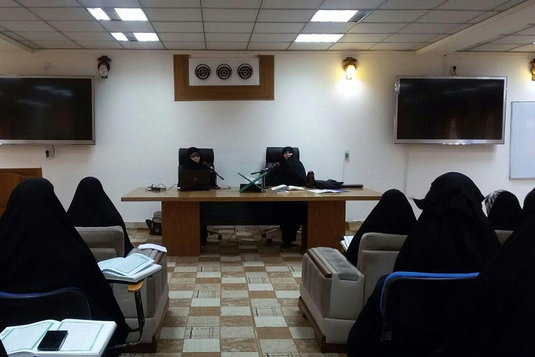 نخستین دوره محافل قرآنی بانوان در عتبات عالیات در حال برگزاری است