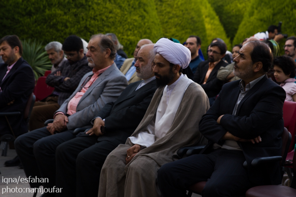 رونمایی از تابلو منا