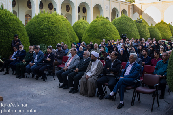 رونمایی از تابلو منا