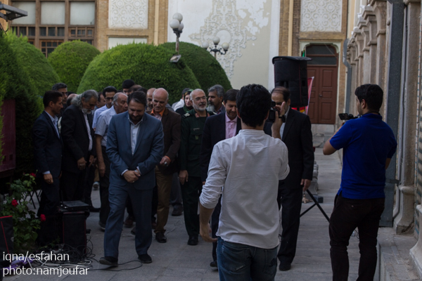 رونمایی از تابلو منا