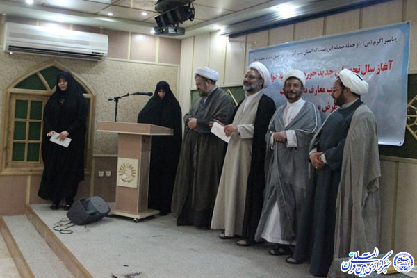 عکس: افتتاحیه حوزه علمیه معصومیه یزد و تجلیل از طلاب