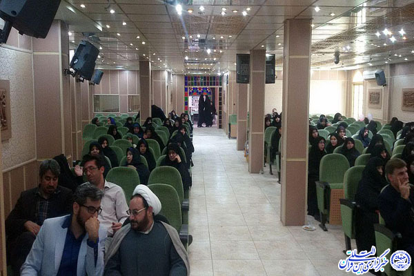 عکس: افتتاحیه حوزه علمیه معصومیه یزد و تجلیل از طلاب