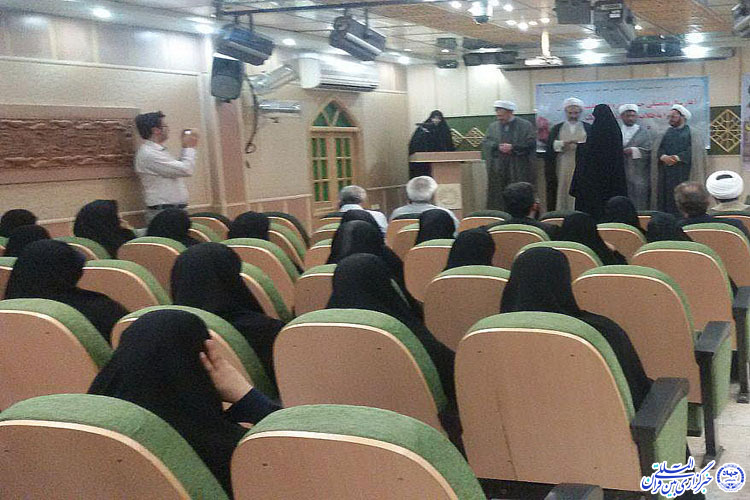 عکس: افتتاحیه حوزه علمیه معصومیه یزد و تجلیل از طلاب
