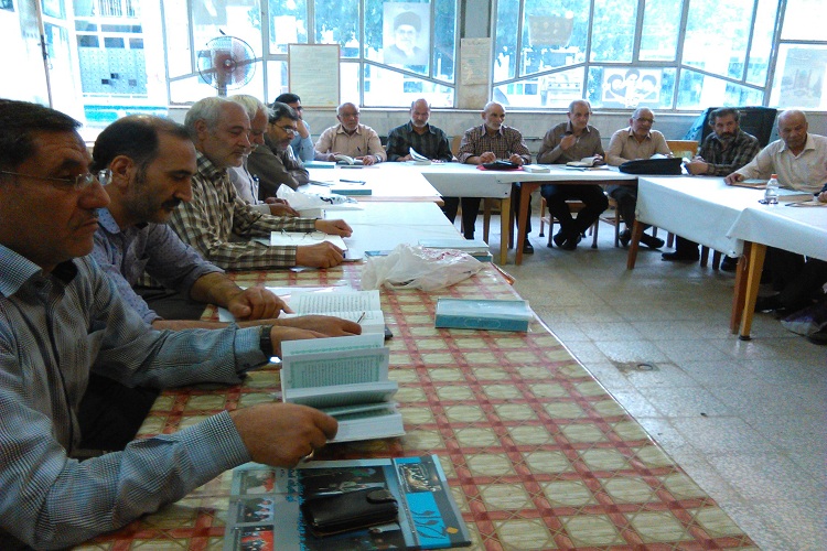 کتابخانه مسجد جامع خمین پاتوق قرآنی سالمندان کتابخانه مسجد جامع خمین پاتوق قرآنی سالمندان