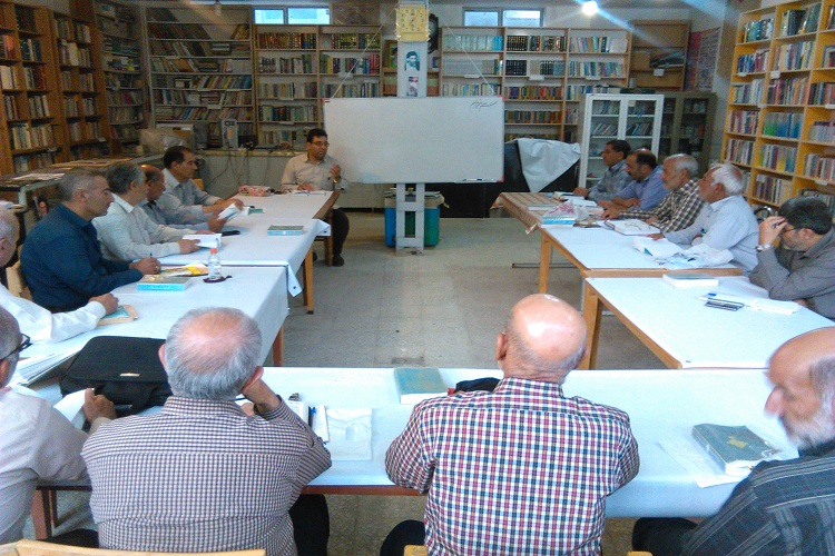 کتابخانه مسجد جامع خمین پاتوق قرآنی سالمندان کتابخانه مسجد جامع خمین پاتوق قرآنی سالمندان