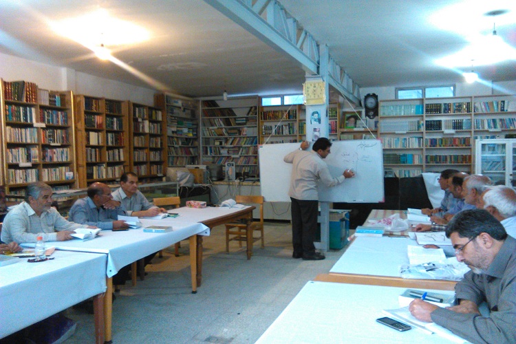 کتابخانه مسجد جامع خمین پاتوق قرآنی سالمندان کتابخانه مسجد جامع خمین پاتوق قرآنی سالمندان