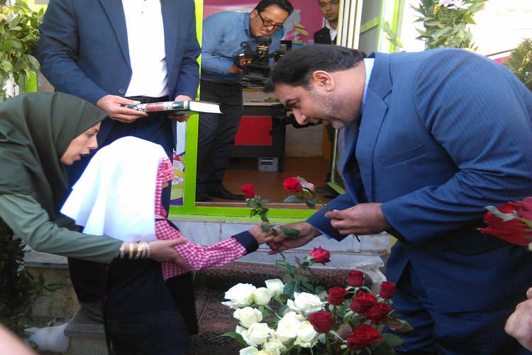 زنگ غنچهها در خمین نواخته شد زنگ غنچهها در خمین نواخته شد