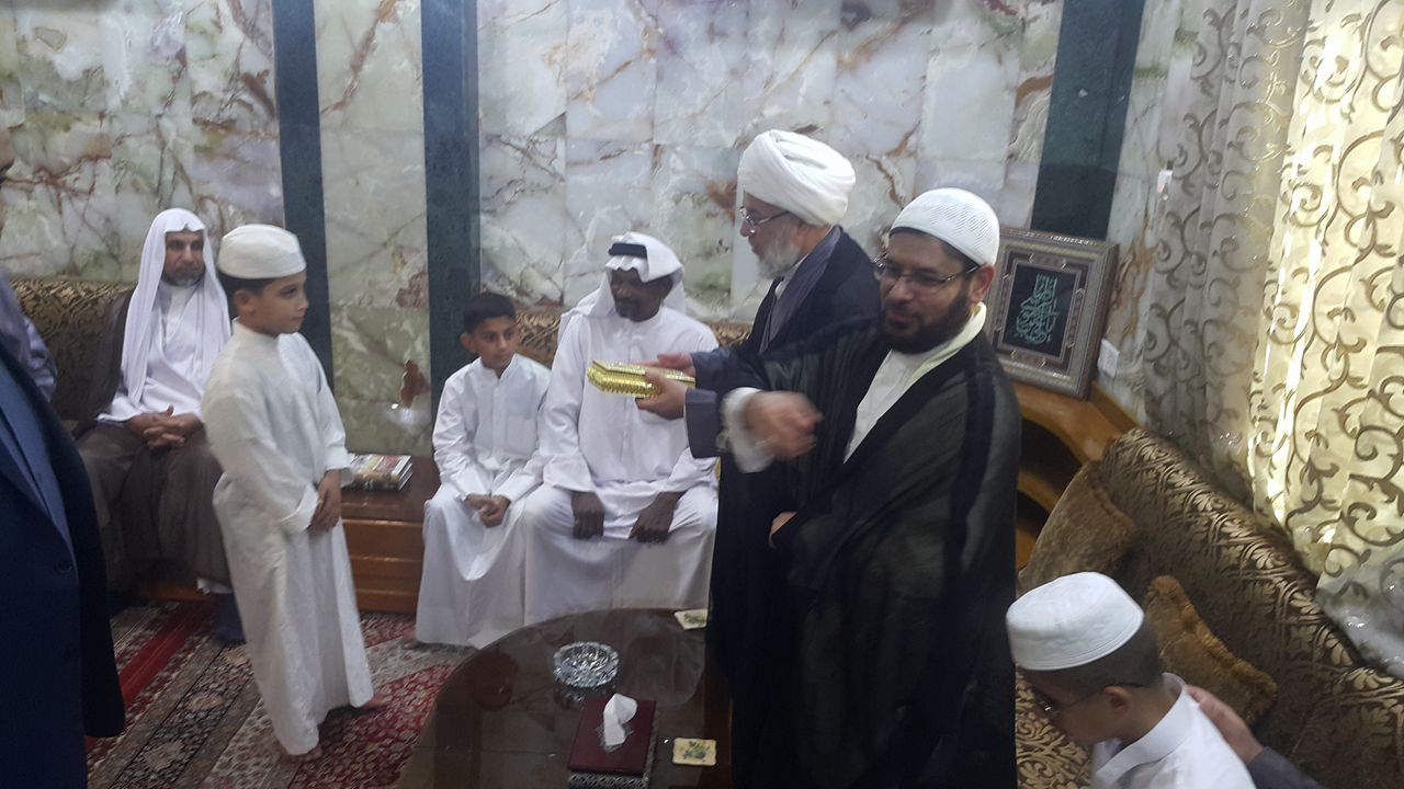 تجلیل از مسن‌ترین و خردسال‌ترین حافظ قرآن در کربلا + عکس