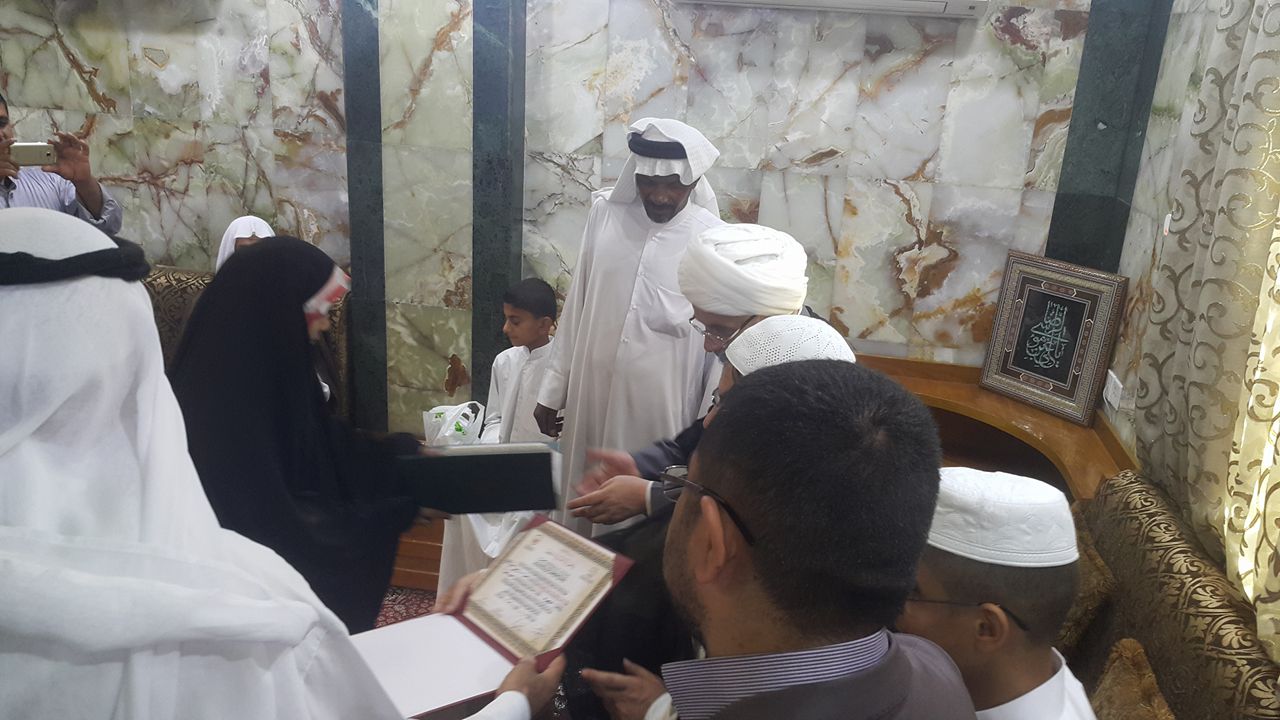 تجلیل از مسن‌ترین و خردسال‌ترین حافظ قرآن در کربلا + عکس