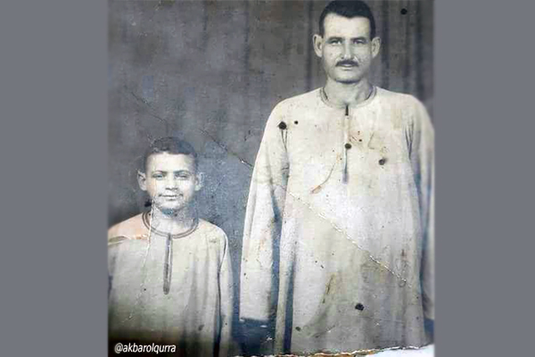 سید متولی عبدالعال در کنار پدر