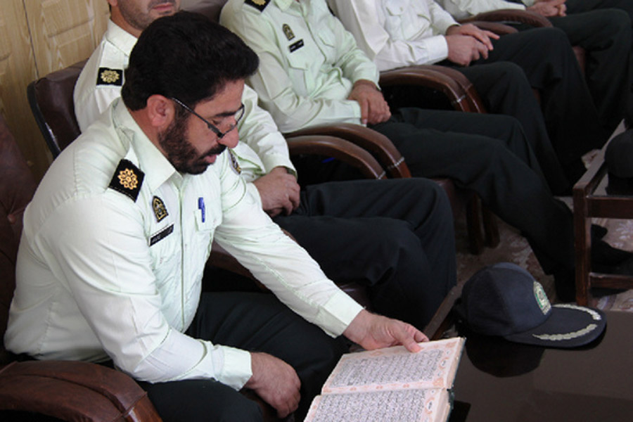 دیدار فرمانده نیروی انتظامی کوهدشت با خانواده شهدا + عکس