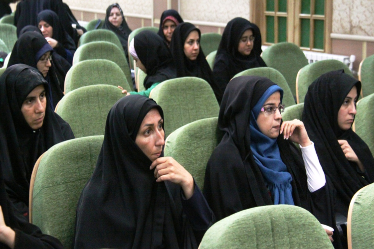 همایش«نقش بانوان در ولایتمداری» در یزد برگزار شد