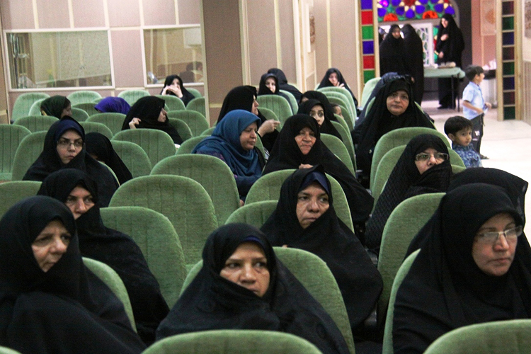 همایش«نقش بانوان در ولایتمداری» در یزد برگزار شد