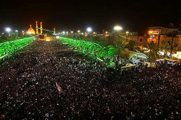 مراسم تعویض پرچم حرم مطهر امام حسین(ع) در کربلا + عکس