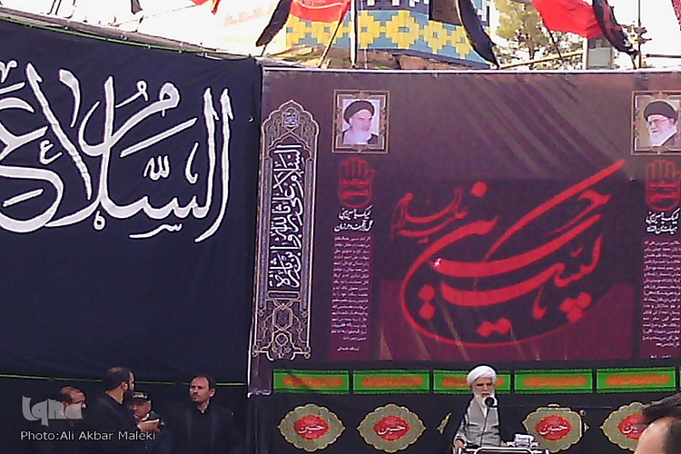برگزاری همایش لبیک یا حسین(ع) همزمان با نصب پرچم عزا بر فراز گنبد امامزاده شعیب(ع)+عکس