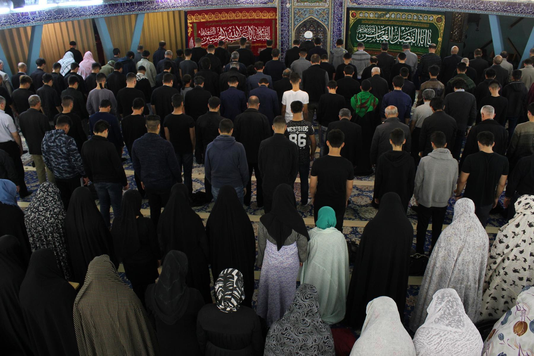 عزاداری شبهای نخست محرم در مرکز اسلامی هامبورگ + عکس عزاداری شبهای نخست محرم در مرکز اسلامی هامبورگ + عکس
