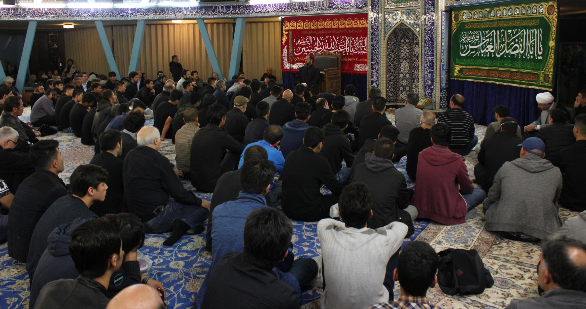 عزاداری شبهای نخست محرم در مرکز اسلامی هامبورگ + عکس عزاداری شبهای نخست محرم در مرکز اسلامی هامبورگ + عکس