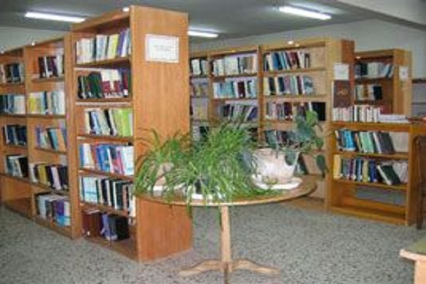 تجهیز کتابخانه مکتب اهل بیت(ع) به بیش از 200 جلد کتاب