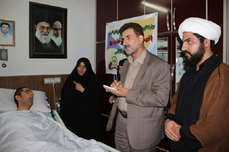 دیدار اعضای بسیج جامعه پزشکی با شهید زنده لرستانی