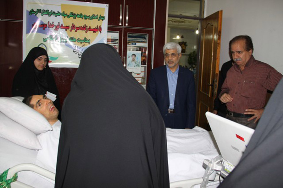 دیدار اعضای بسیج جامعه پزشکی با شهید زنده لرستانی دیدار اعضای بسیج جامعه پزشکی با شهید زنده لرستانی