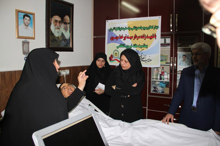 دیدار اعضای بسیج جامعه پزشکی با شهید زنده لرستانی دیدار اعضای بسیج جامعه پزشکی با شهید زنده لرستانی