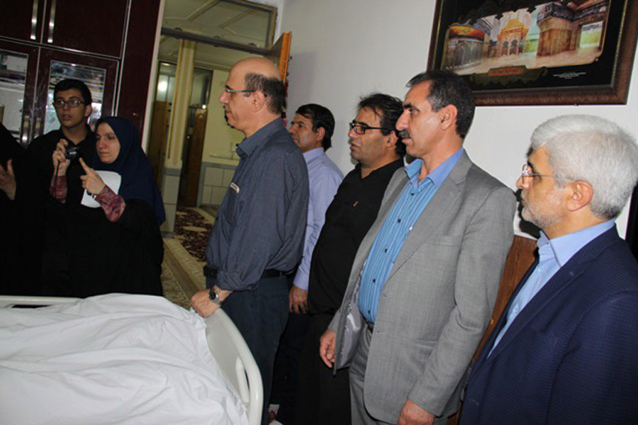 دیدار اعضای بسیج جامعه پزشکی با شهید زنده لرستانی دیدار اعضای بسیج جامعه پزشکی با شهید زنده لرستانی