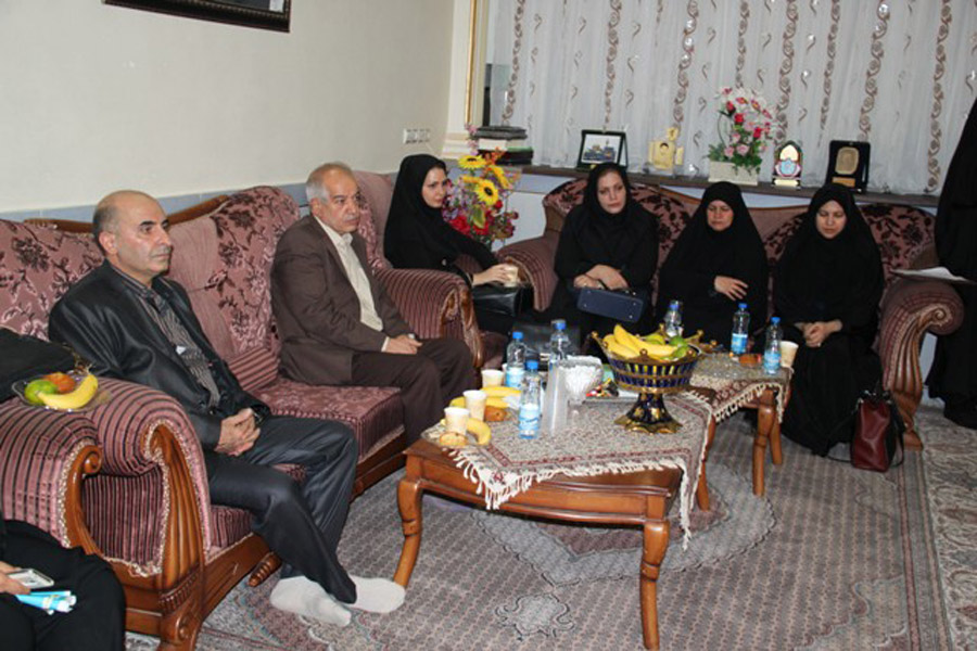 دیدار اعضای بسیج جامعه پزشکی با شهید زنده لرستانی دیدار اعضای بسیج جامعه پزشکی با شهید زنده لرستانی