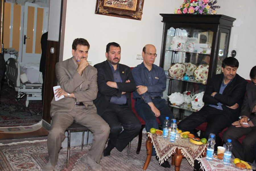 دیدار اعضای بسیج جامعه پزشکی با شهید زنده لرستانی دیدار اعضای بسیج جامعه پزشکی با شهید زنده لرستانی