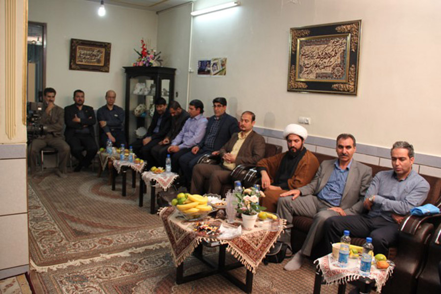 دیدار اعضای بسیج جامعه پزشکی با شهید زنده لرستانی دیدار اعضای بسیج جامعه پزشکی با شهید زنده لرستانی