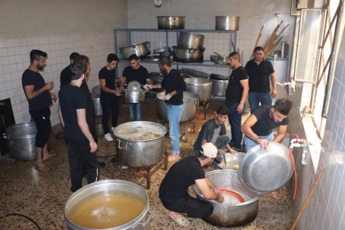 توزیع دو هزار وعده غذایی حسینی به پناهندگان عراقی + عکس