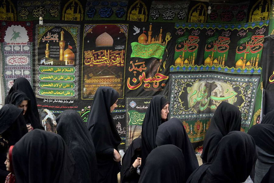 طلب حاجت با نذر چهل شمع در چهل منبر
