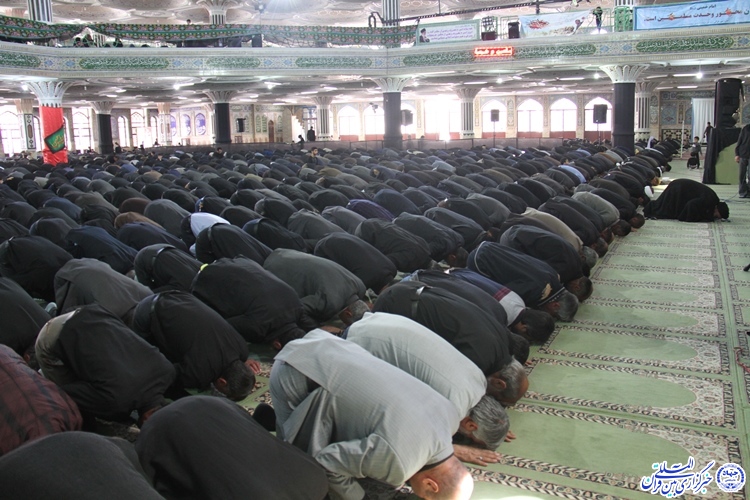 برگزاري نماز ظهر عاشورا در مصلي شهركرد