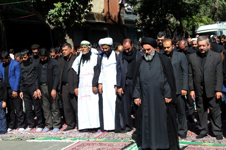 اقامه نماز ظهر عاشورا در کردستان
