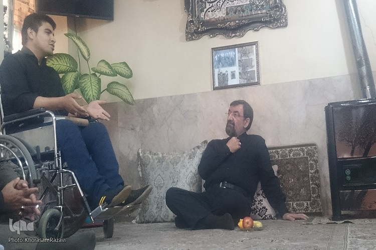خواسته‌ای که از طریق ایکنا محقق شد/ دیدار محسن رضایی با جانباز مدافع حرم