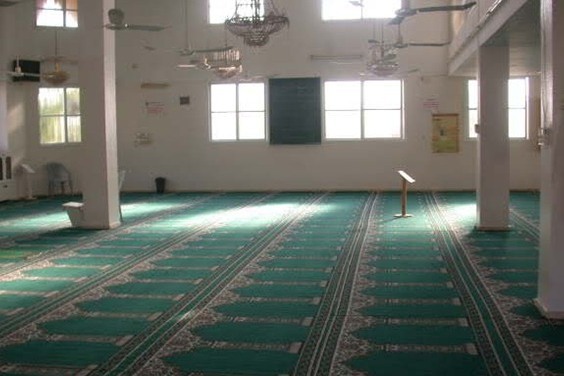 اقامه نماز در خیابان‌های شهر ممنوع شود