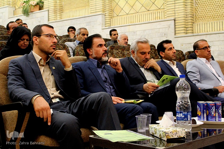 جلسات اولیاء و مربیان در روند آموزش‌پذیری دانش‌آموزان مؤثر است