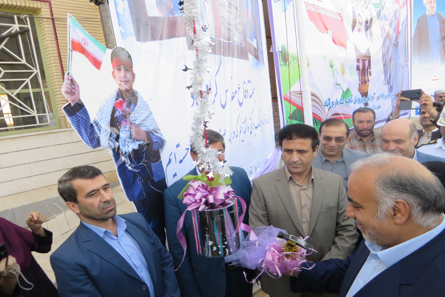 نواخته شدن زنگ «مهر و مقاومت» در مدارس لرستان + عکس