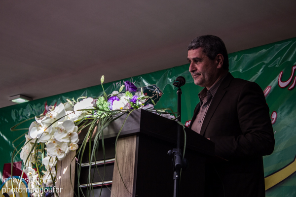 زنگ بازگشایی مدارس در هنرستان دخترانه فضیلی با حضور استاندار اصفهان نواخته شد.