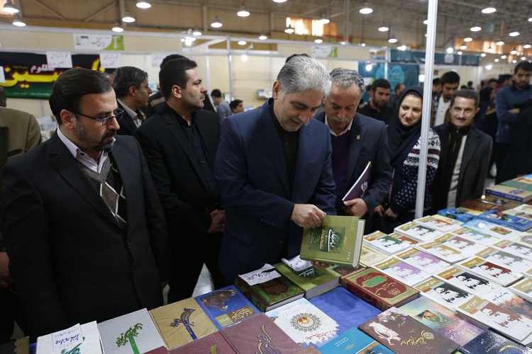 بازدید استاندار آذربایجانشرقی از نمایشگاه کتاب و قرآن تبریز