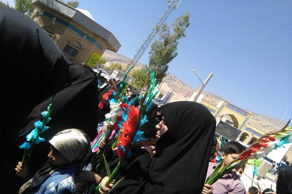 مراسم غبارروبی مزار شهدا توسط مؤسسه سابقون انجام شد مراسم غبارروبی مزار شهدا توسط مؤسسه سابقون انجام شد