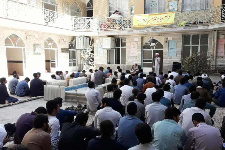 بازدید مدیر حوزه علمیه لرستان از مدرسه علمیه کوهدشت + عکس