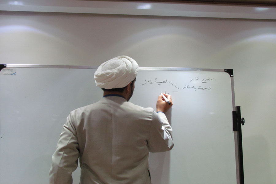 برگزاری کارگاه آموزشی نماز در خرم‌آباد