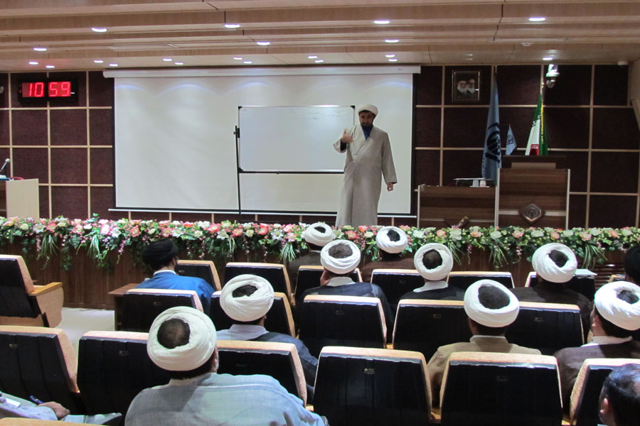 برگزاری کارگاه آموزشی نماز در خرم‌آباد